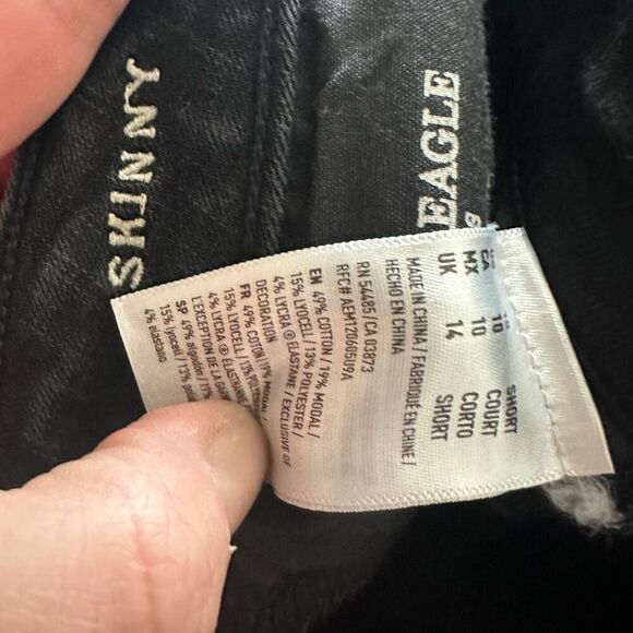 American Eagle black distressed normcore 10 short skinny jeans - Picture 3 of 4